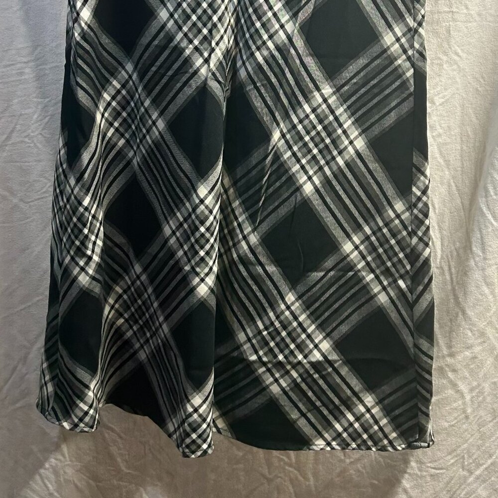 Long Elegant Legs - Black and white plaid long skirt